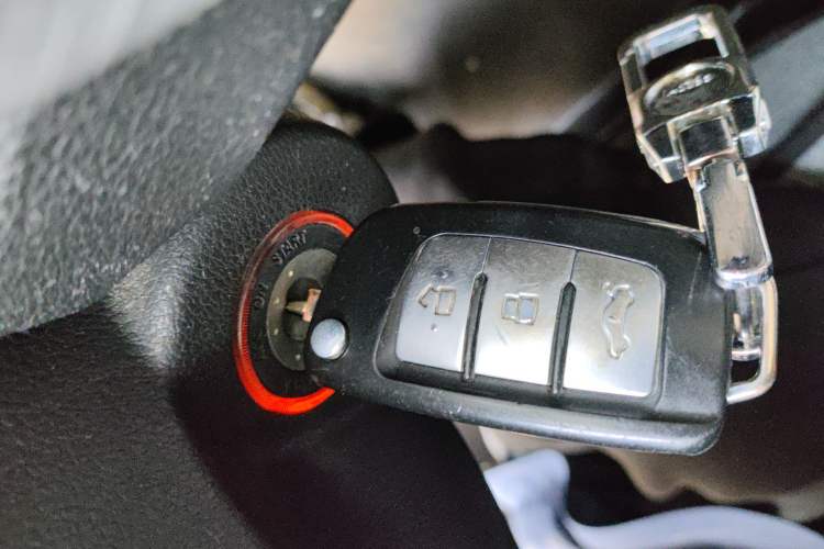 Used Geely Auto Vision 2019 Upgraded Model 1.5L Manual Luxury Version China VI Standard