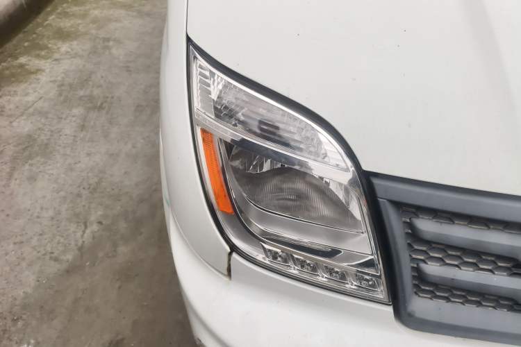 Used SAIC MAXUS Xintu V80 2021 2.0T Manual Classic Aoyuntong Short Wheelbase Mid-Roof 5/6-Seater