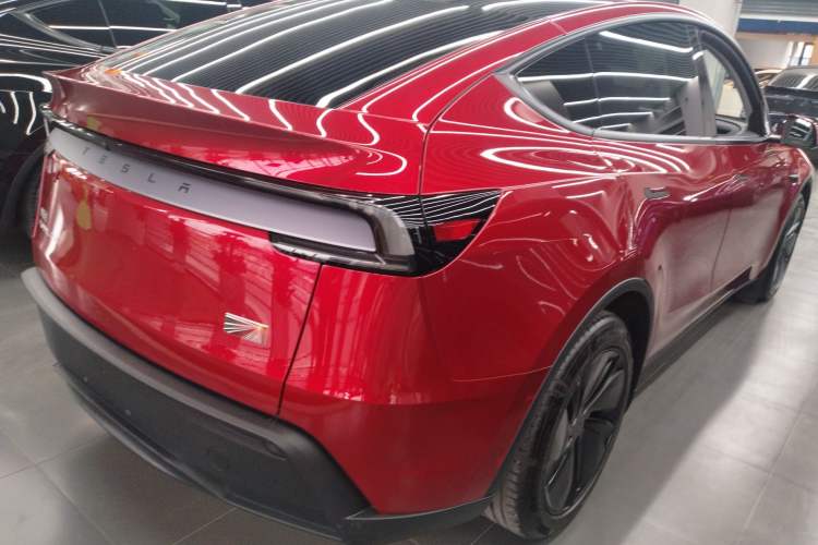 Used Tesla Model Y 2025 Long-Range All-Wheel-Drive Version
