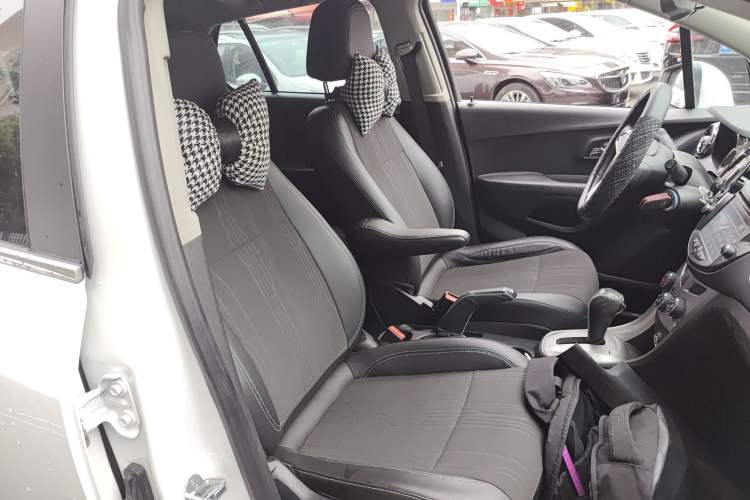 Used Chevrolet Trax 2014 1.4T Automatic Two-Wheel Drive Luxury Model Right Front Seat