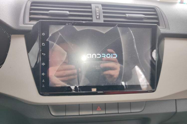 Used Skoda Fabia 2015 1.4L Manual Front-Wheel Drive Model Audio And AC Panel