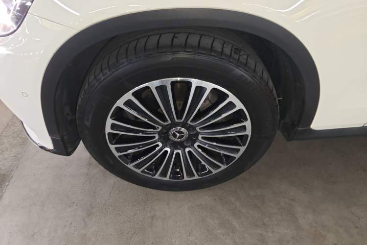 Used Mercedes-Benz GLC 2018 Facelifted GLC 260 4MATIC Dynamic Edition Left Front Wheel Hub