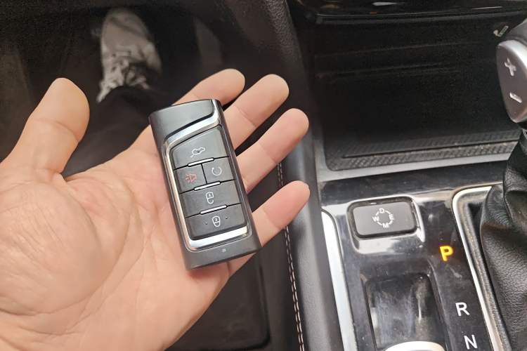 Used GAC Trumpchi GS8 2017 320T Two-Wheel Drive Luxury Smart Connectivity Version (7 Seats)