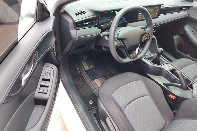 Used Roewe i5 2026 Model 1.5L Manual Comfort Version
