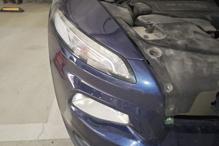 Used Jeep Cherokee 2017 2.4L Leading Smart Edition Right Front Headlight