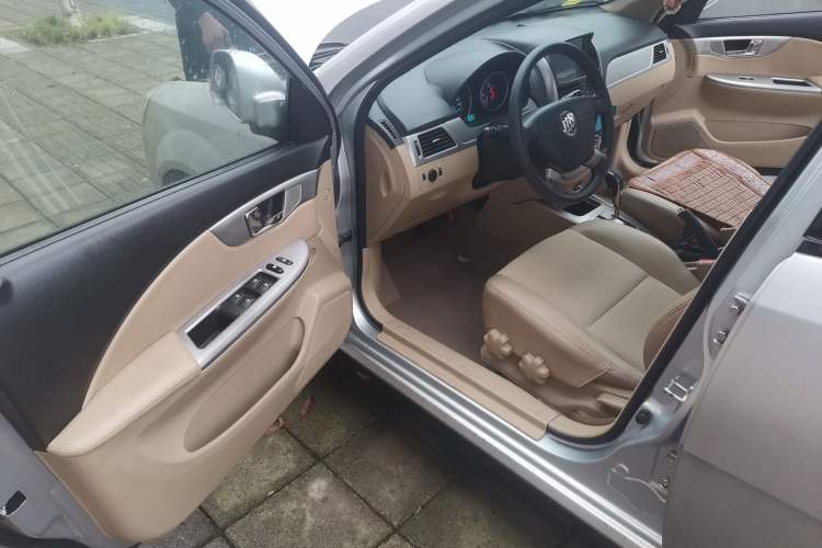 Used Buick Excelle 2013 1.5L Automatic Classic Model
