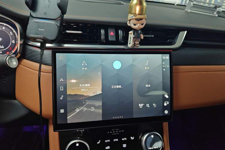 Used Jaguar XFL 2023 XFL 2.0T P250 Two-Wheel-Drive Prestige Luxury Gold Edition Audio And AC Panel