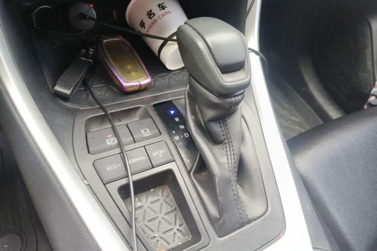 Used Toyota RAV4 2020 2.0L CVT Two-Wheel Drive Fashion Edition Gear Lever