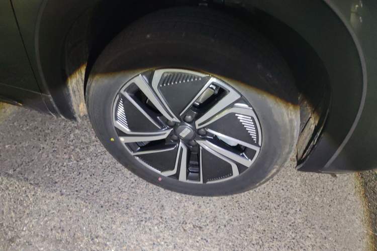 Used Geely Galaxy Xingjian 7 EM-i 2025 120km Exploration+ Version Right Front Wheel Hub