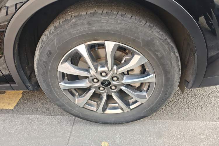 Used Ford Edge 2023 Ford Explorer L 2.0T EcoBoost Two-Wheel Drive 7-Seater Luxury Model Right Front Wheel Hub