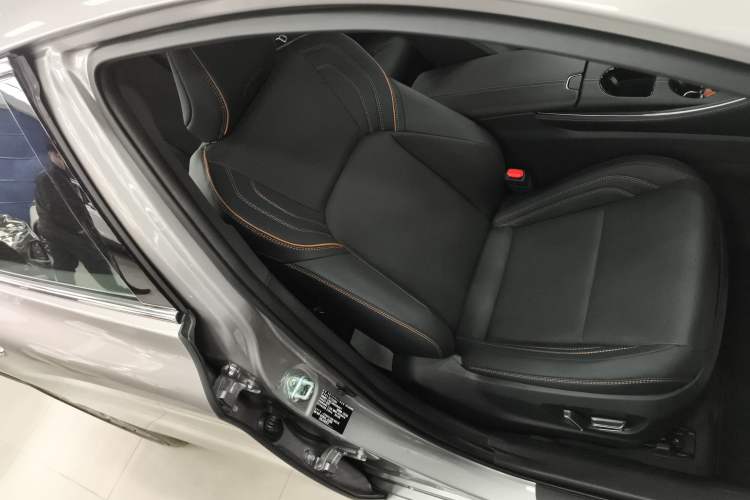 Used Toyota Avalon 2024 Dual-Motor 2.0L Luxury Edition
