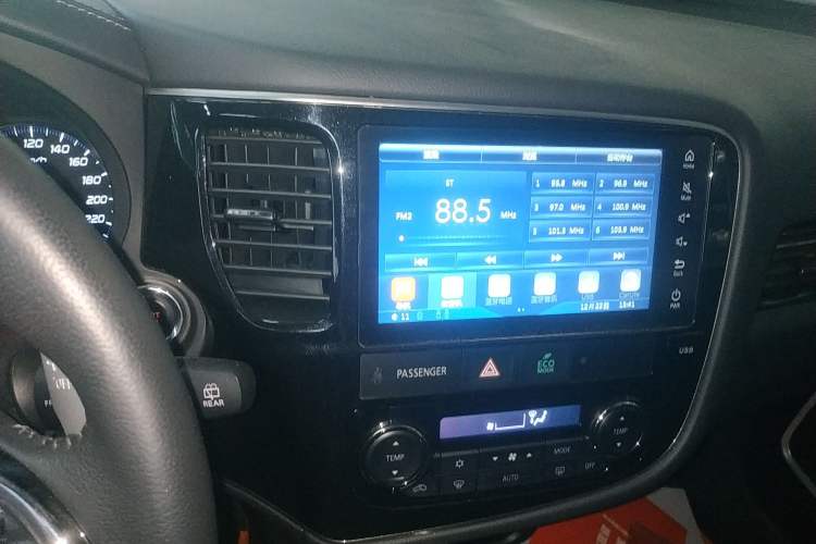 Used Mitsubishi Outlander 2019 2.4L 4x4 Zhi Xiang Edition 7 Seats China VI Standard