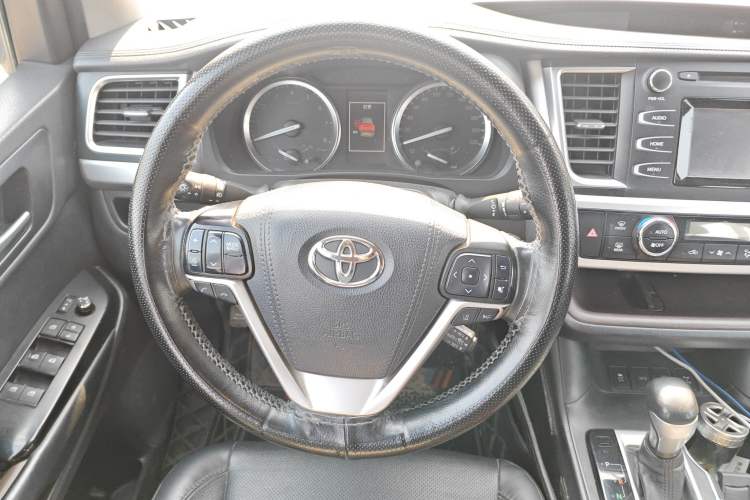 Used Toyota Highlander 2018 2.0T Four-Wheel Drive Luxury Version 7 Seats China VI Standard Steering Wheel
