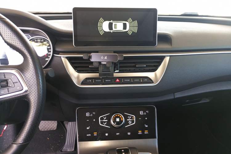 Used Hongqi H5 2022 Classic Model Facelift 1.8T Automatic Smart Connect Flagship Edition
