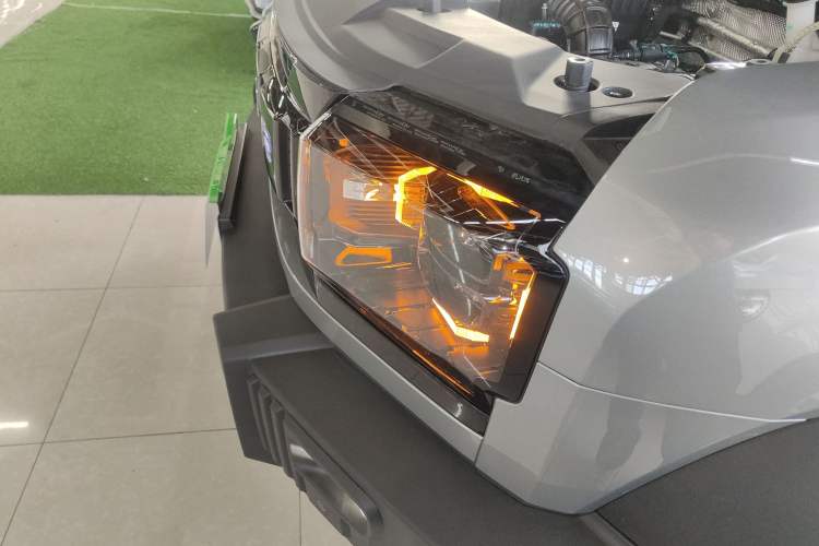 Used JETOUR Traveler 2025 2.0TD DCT XWD Cross-country Left Front Headlight