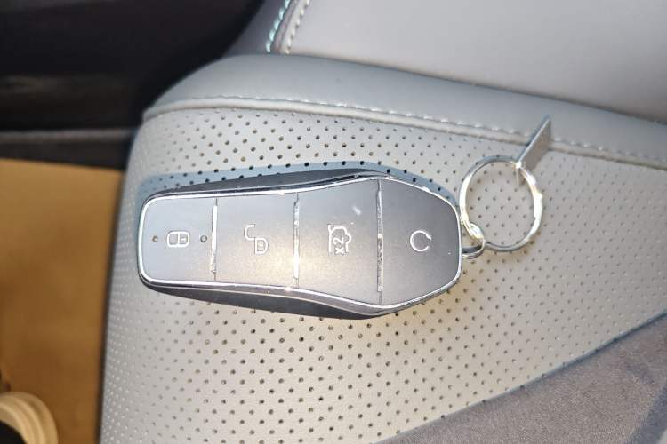 Used BYD Qin L 2025 DM-i Smart Drive 120KM Superior Model
