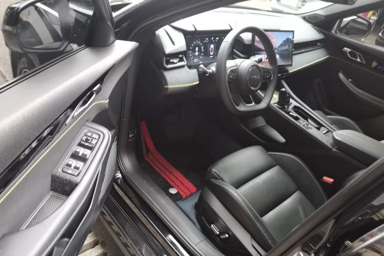 Used Lynk & Co 03 2023 1.5TD DCT JingPro Driver Seat