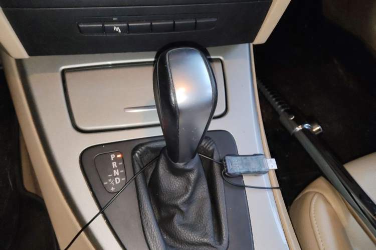 Used BMW 3 Series 2010 320i Luxury Model Gear Lever