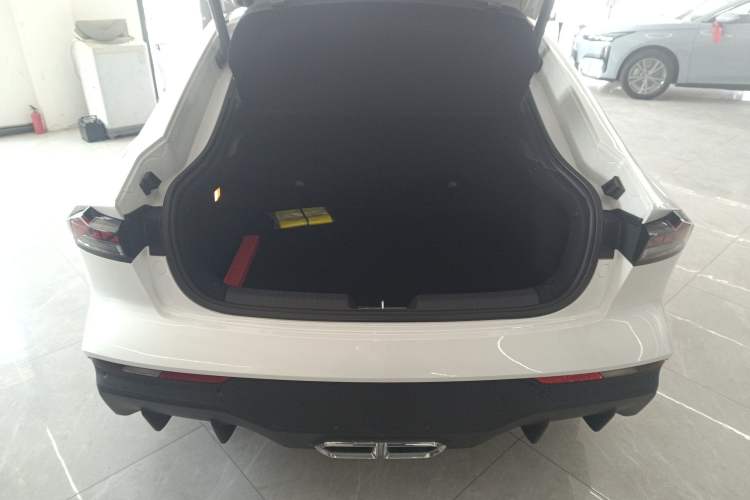 Used Changan UNI-V iDD 2024 Blue Whale Smart Electric iDD 136km ZhiKu Model
