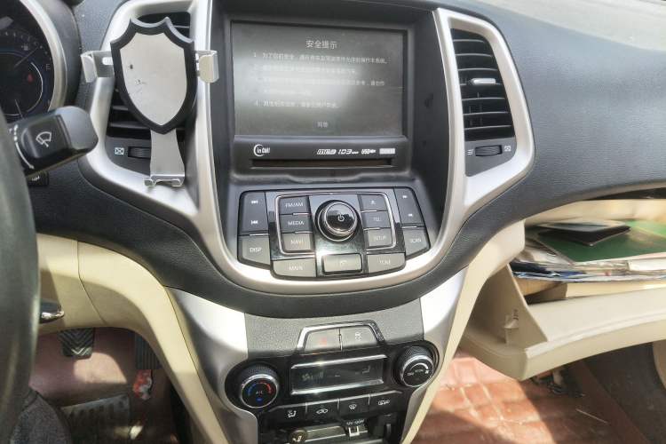 Used CHANGAN Eado 2015 1.6L Manual Luxury Model China IV Standard