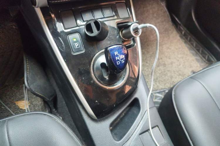 Used Toyota Levin 2017 Revised Dual-Engine 1.8H GS E-CVT Elite Sunroof Version China V Standard
