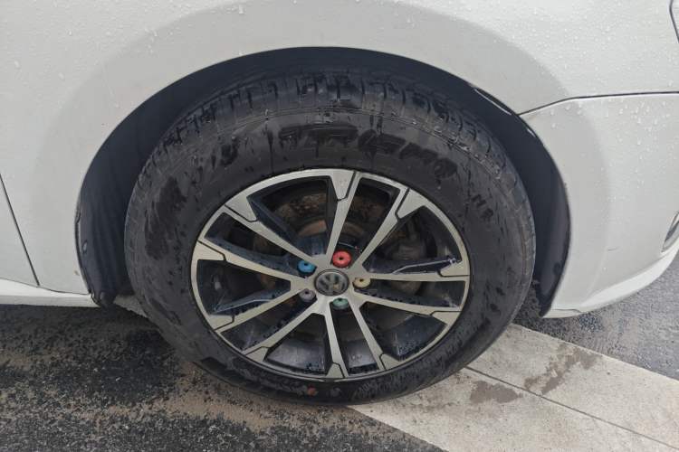 Used Volkswagen Lavida 2013 1.4TSI DSG Comfort Edition Right Front Wheel Hub