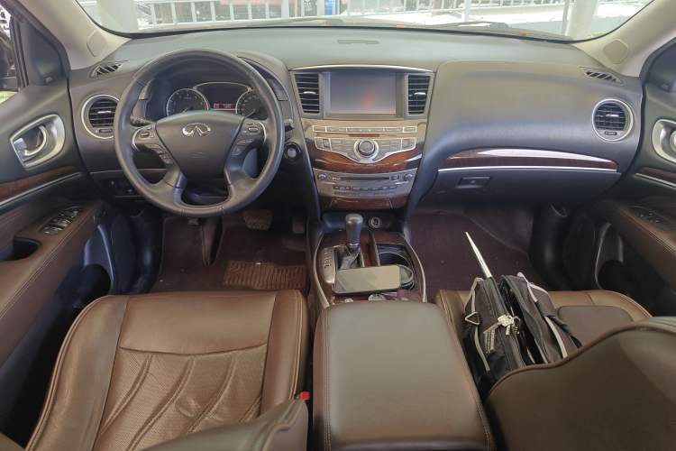 Used Infiniti QX60 2014 3.5L Four-Wheel Drive All-Terrain Version Center Console