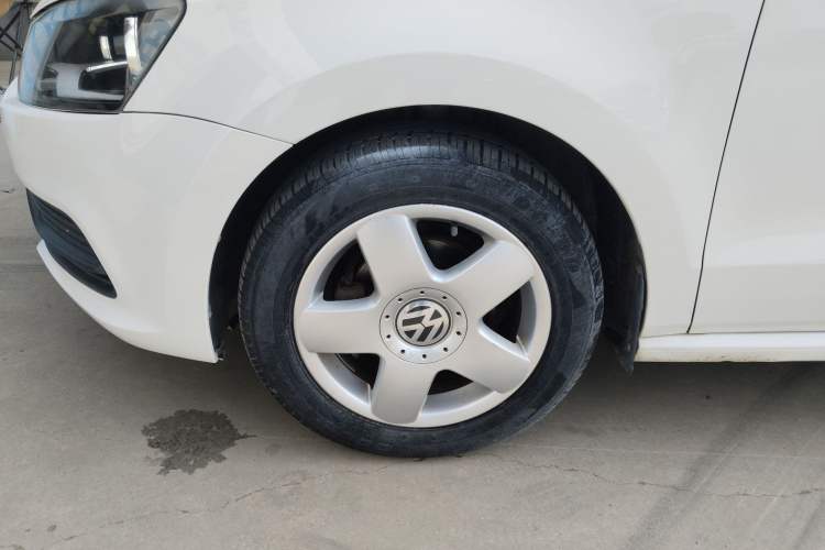 Used Volkswagen Polo 2014 1.4L Manual Fashion Edition Left Front Wheel Hub