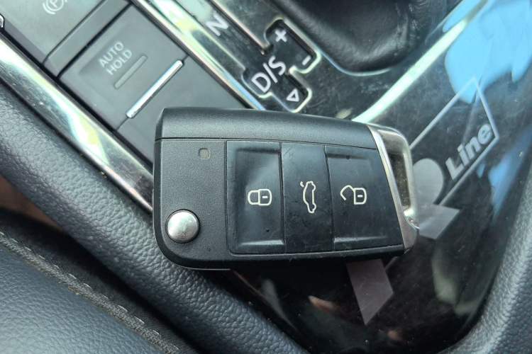 Used Volkswagen Tiguan L 2019 330TSI Automatic Two-Wheel Drive Panoramic Comfort Edition China VI Standard Vehicle Key