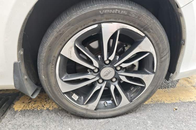 Used BYD Qin New Energy 2015 1.5T Dual-Crown Flagship Plus Edition
