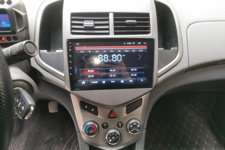 Used Chevrolet Aveo Sonic 2011 Sedan 1.4L MT SL
