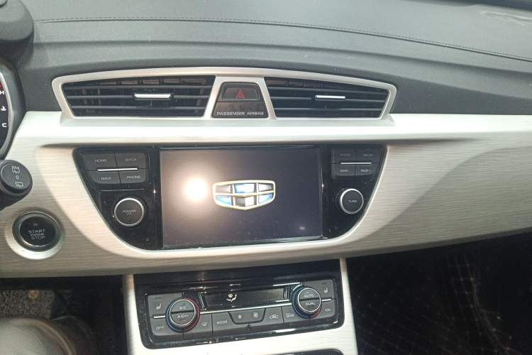 Used Geely Auto Emgrand X7 Sport 2020 1.8TD DCT Two-Wheel Drive Smart Connect 4G-Enabled Version
