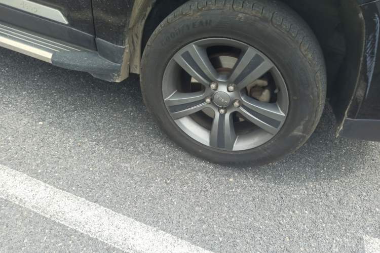 Used Jeep Compass 2014 Revised Version 2.4L Four-Wheel Drive Comfort Edition Right Front Wheel Hub