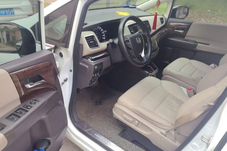 Used Honda Odyssey 2015 Revised 2.4L Luxury Edition
