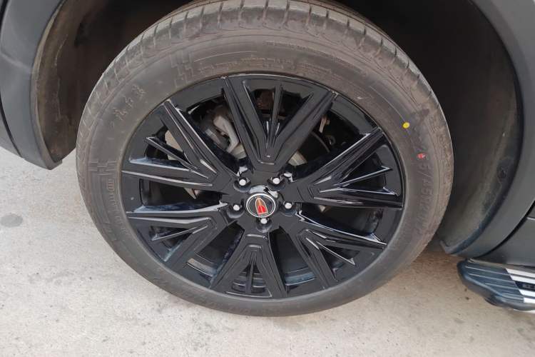 Used Hongqi HS5 2025 2.0T Two-Wheel Drive 600 000-Vehicle Commemorative Edition Right Rear Wheel Hub