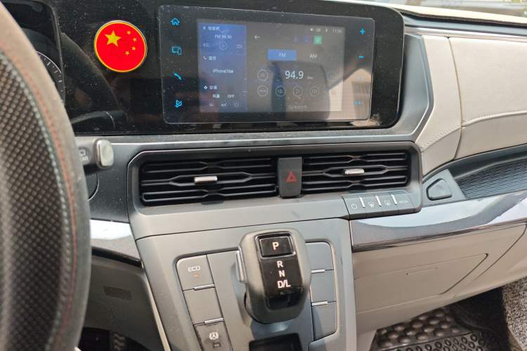 Used Ford Transit 2023 2.0T Diesel Automatic Commercial Van Short Wheelbase Low Roof—7/8/9-Seater Audio And AC Panel