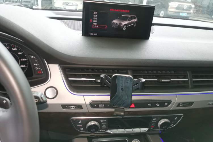 Used Audi Q7 2018 45 TFSI S line Sport Edition Audio And AC Panel