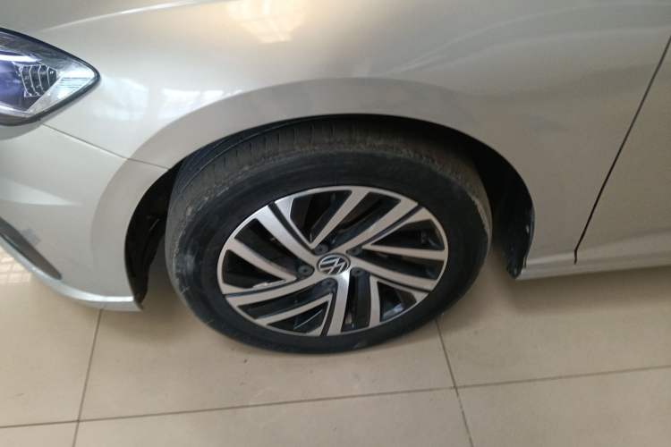 Used Volkswagen Lavida 2022 1.5L Automatic Vision Edition Left Front Wheel Hub