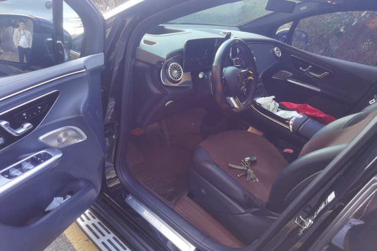 Used Mercedes-Benz EQE SUV 2023 500 4MATIC Special Edition Driver Seat