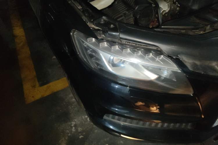 Used Audi Q7  Right Front Headlight