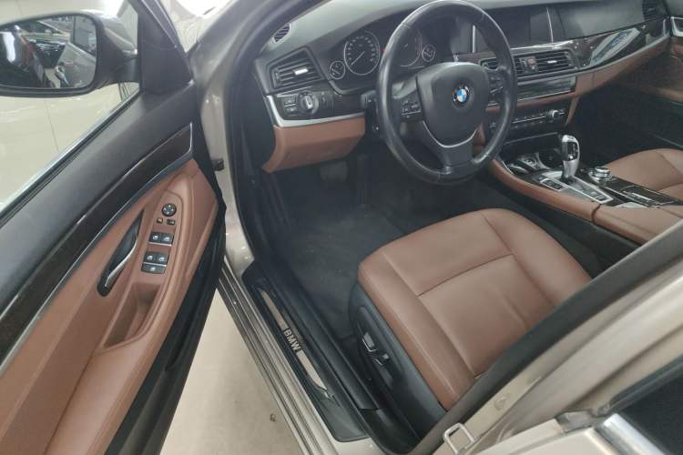 Used BMW 5 Series 2017 525Li Leading Model
