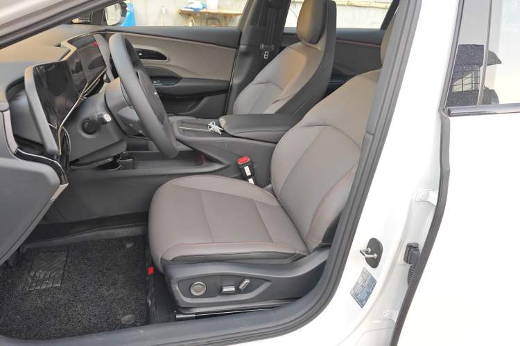 Used Hongqi EH7 2025 600 Smart Selection Edition
