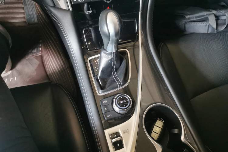 Used Infiniti Q50 2014 2.0T Comfort Edition Gear Lever