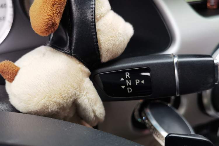 Used Mercedes-Benz GLK-Class 2014 GLK 260 4MATIC Dynamic Model Gear Lever