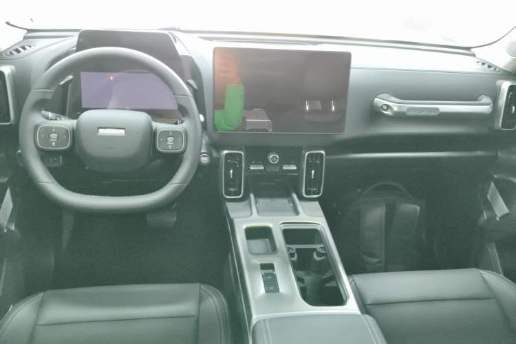 Used Haval DARGO 2026 Model 2.0T DCT Chinese Rural Dog Edition Center Console