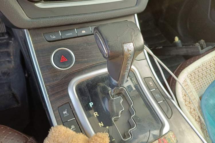 Used Land X7 2015 2.0T Panoramic Prestige Edition Gear Lever