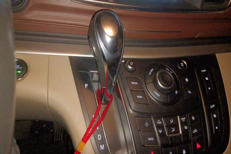 Used Buick GL8 2017 25S Luxury Version China V Standard Gear Lever