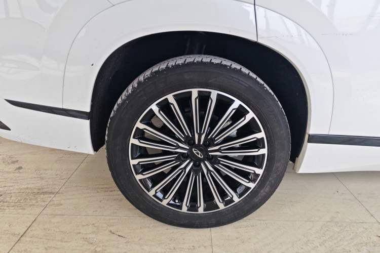 Used Chery Tiggo 9 2025 2.0T Automatic Two-Wheel Drive Luxury Edition 5 Seats Right Rear Wheel Hub