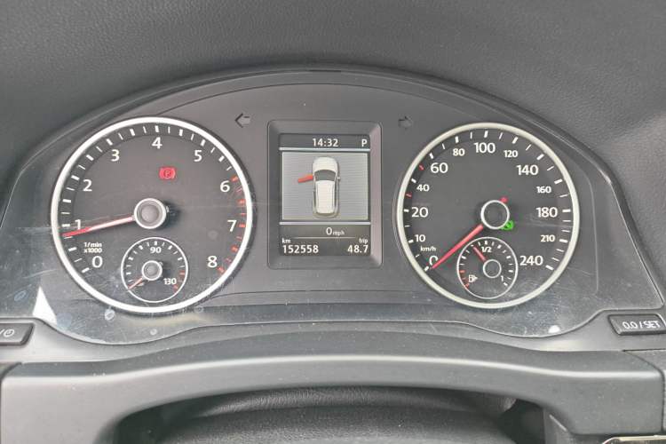 Used Volkswagen Tiguan 2013 2.0 TSI Automatic All-Wheel Drive Luxury Edition Instrument Cluster