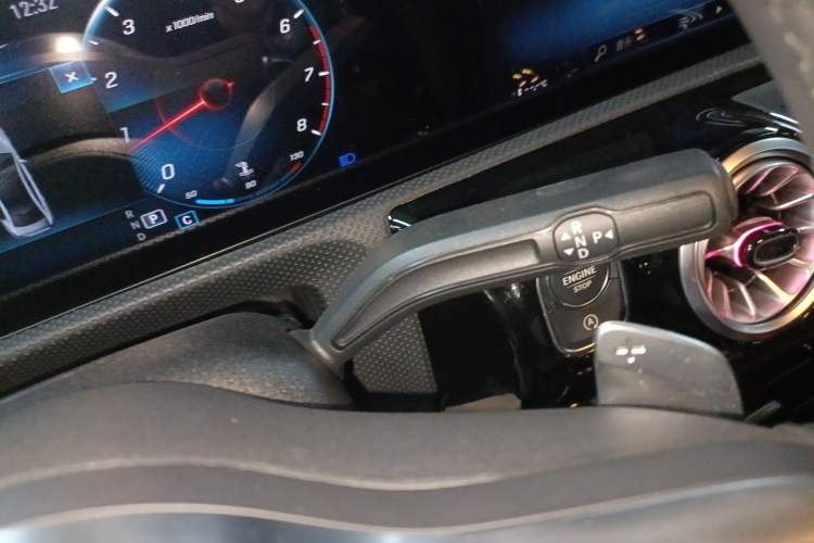 Used Mercedes-Benz A-Class 2022 Restyled A 200 L Sport Sedan Fashion Version Gear Lever